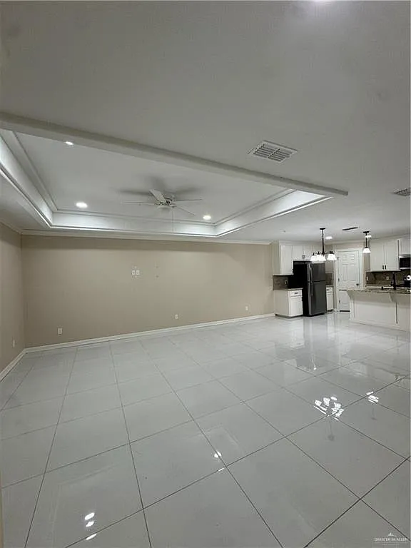 3 bed, 2.0 bath, 1500 sqft, $1,350 — Photo 3