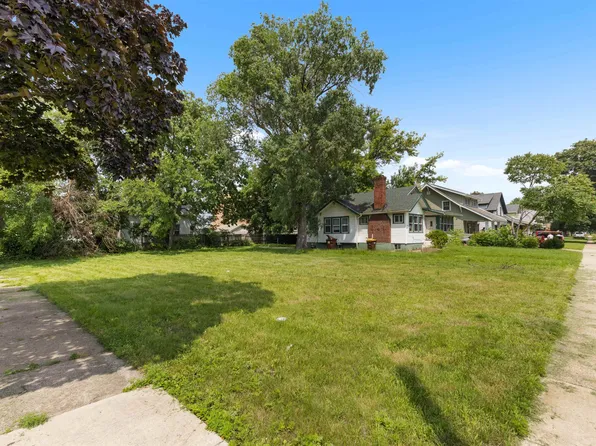 2143 S 4th St, Rockford, IL 61104