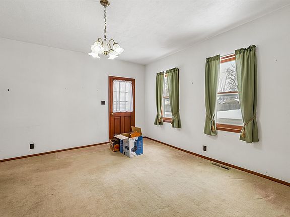 5th image of 209 Main St