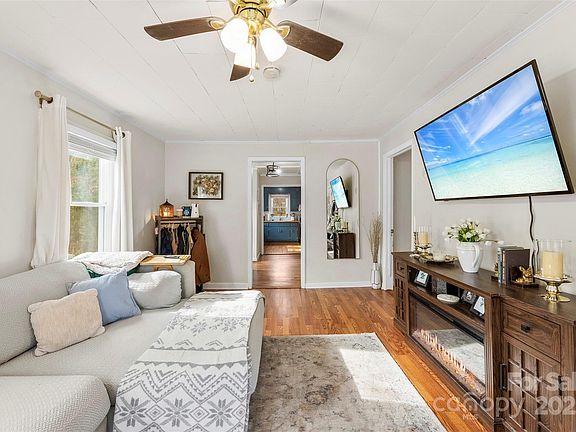 5th image of 507 S Maple St