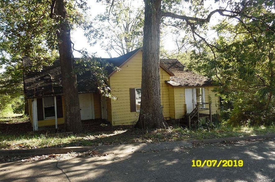 1st image of 916 Cedar St