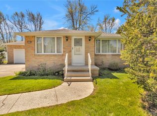 2204 N Forest Rd, Williamsville, NY 14221