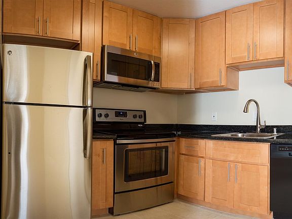 Granite Counters And Stainless Steel Appliances