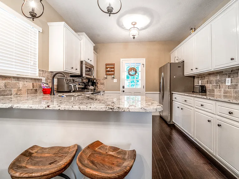 2037 Glennfield Ln — Photo 12