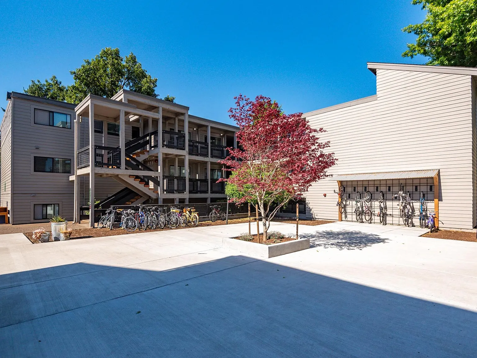 1335 North — Photo 4