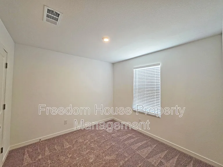 710 E Huyana Wind Dr — Photo 7