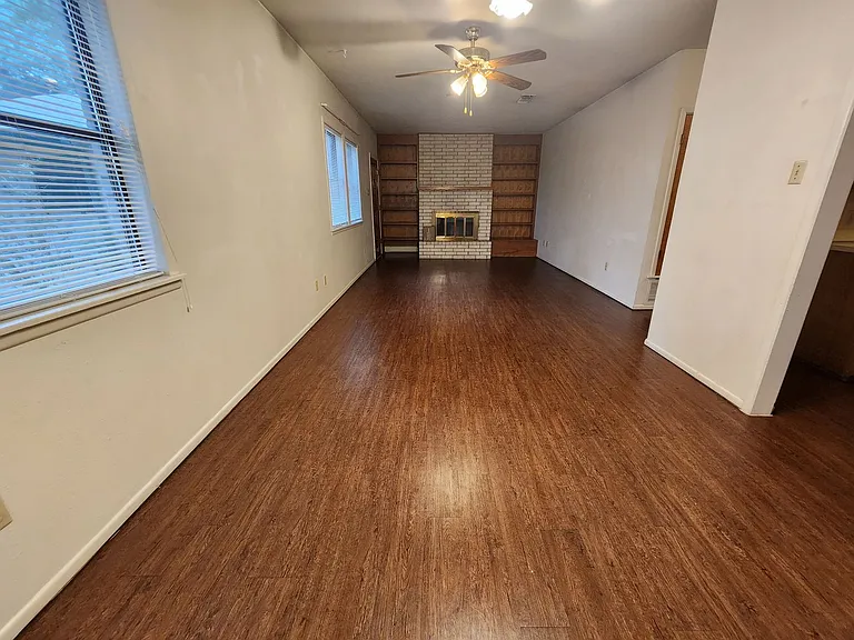 1274 Hillcrest Dr — Photo 4