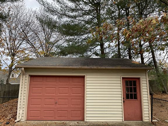 2nd image of 305 Meadowgreen Dr