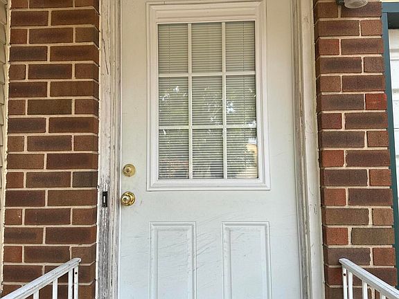 3rd image of 2 Fallbrook St #52