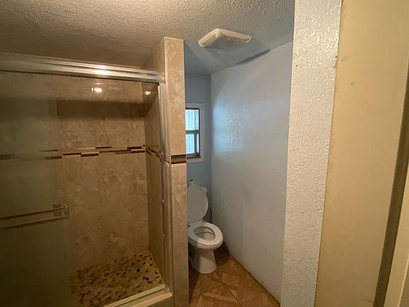 4th image of 5927 Sussex Dr