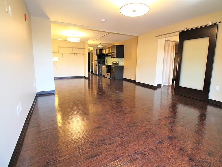 320 W North St — Photo 15