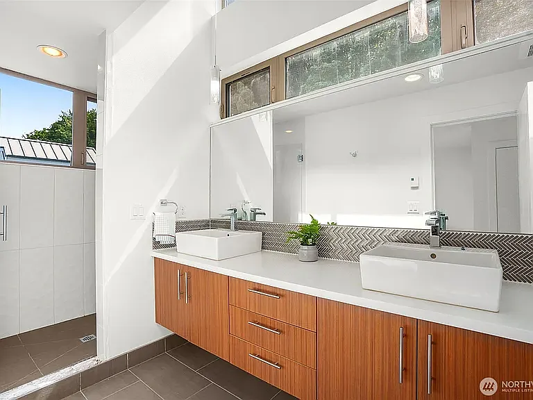 1706B Alki Ave SW — Photo 13