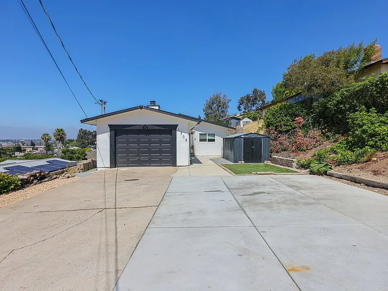 1308-10 Capistrano Ave — Photo 1