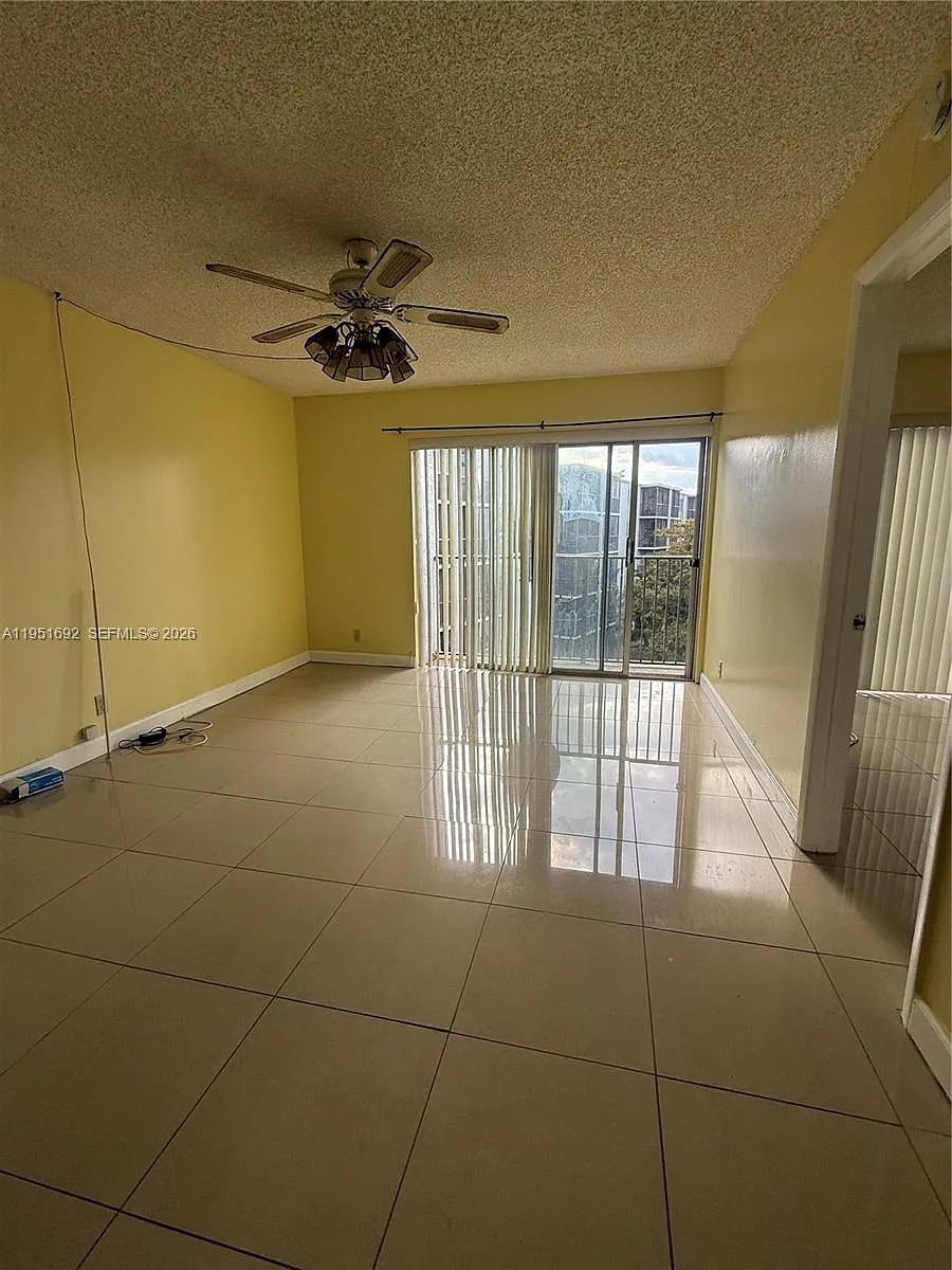 Building Photo - 8740 N Sherman Cir #402