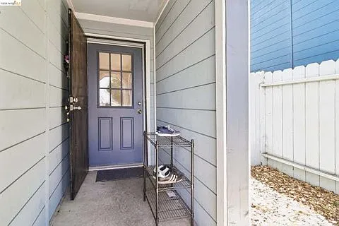 874 Pine St — Photo 2