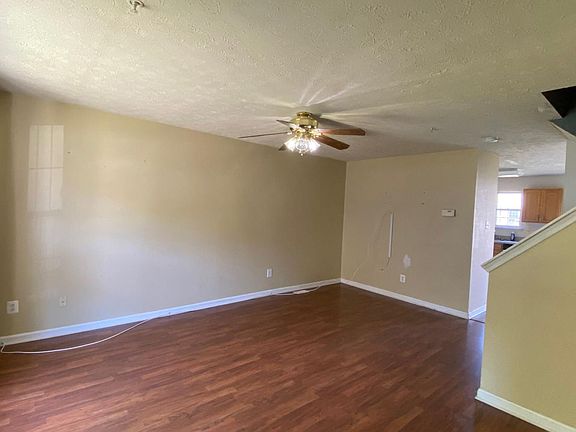 3rd image of 410 Buttonwoods Rd