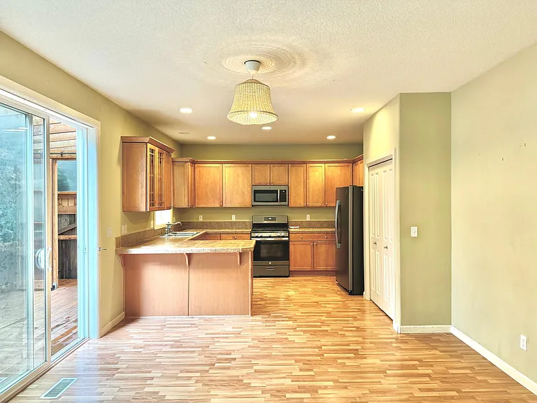 5817 NE 59th Ave — Photo 11