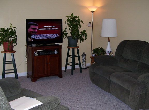 4th image of 9541 Singers Glen Rd