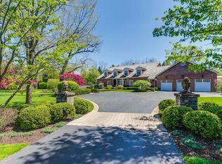 343 N Ahwahnee Rd, Lake Forest, IL 60045