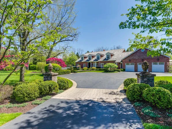 343 N Ahwahnee Rd, Lake Forest, IL 60045