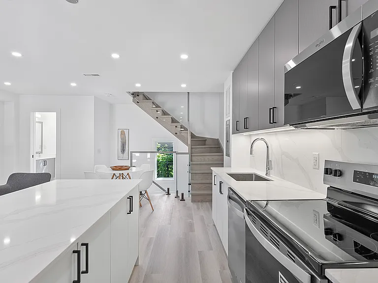 587 Oakwood Ave — Photo 120