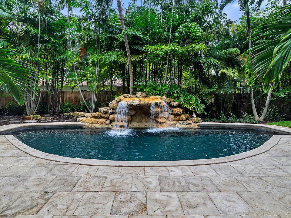 727 Claremore Dr