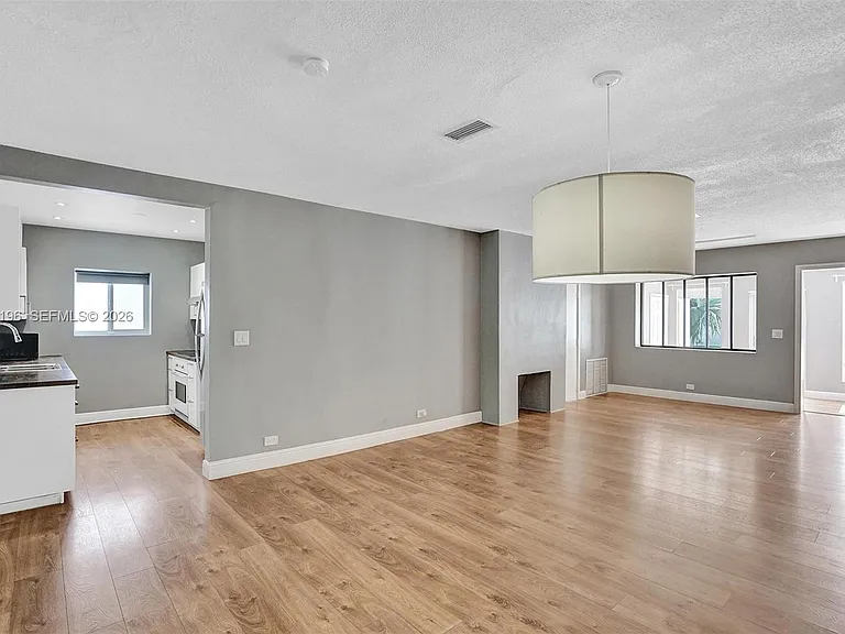 9040 Carlyle Ave — Photo 10