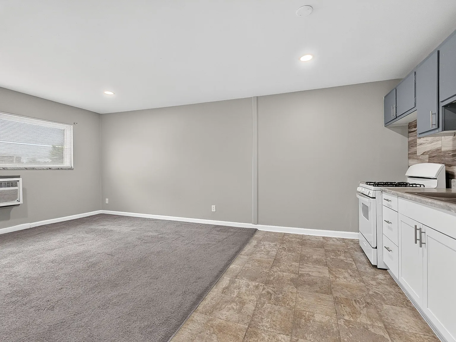 Seabrook Apartments - 3656-M — Photo 2