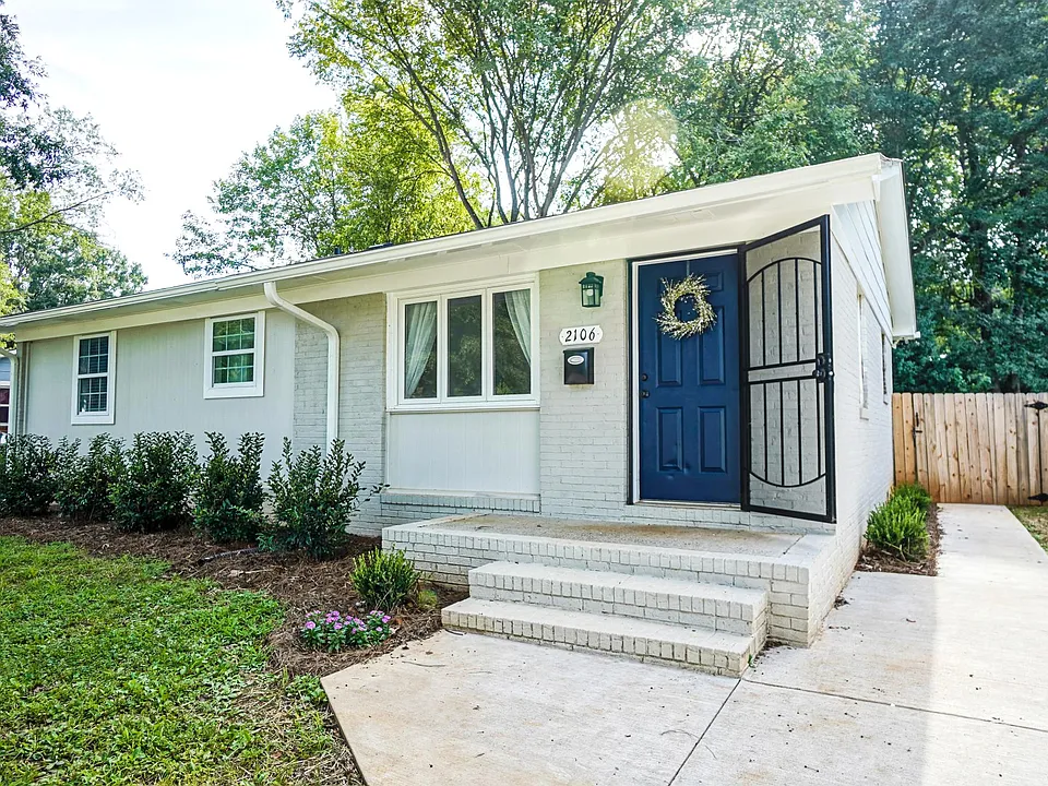 2106 Longleaf Dr