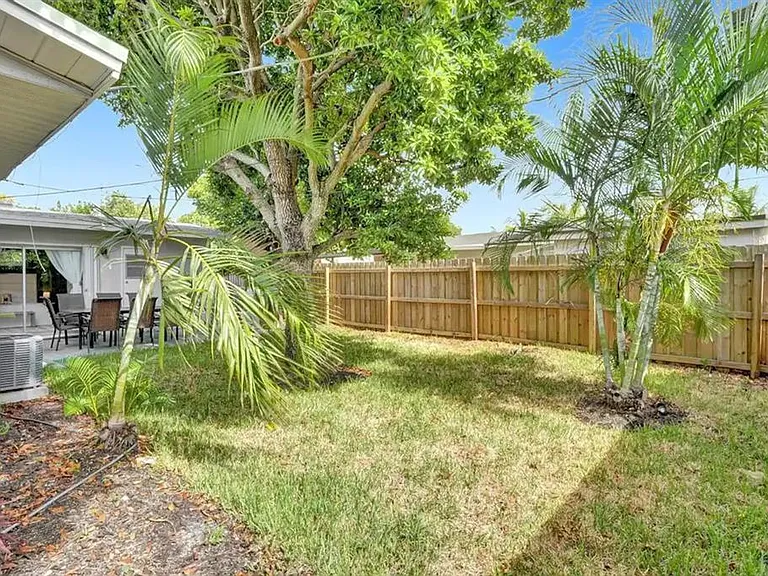 1573 NE 30th Ct — Photo 26