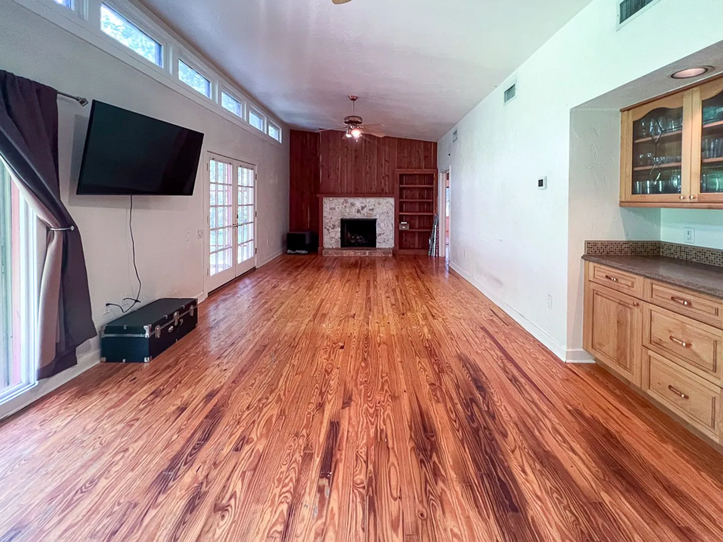 2BR/2BR Near Law School - Available Early August! — Photo 4