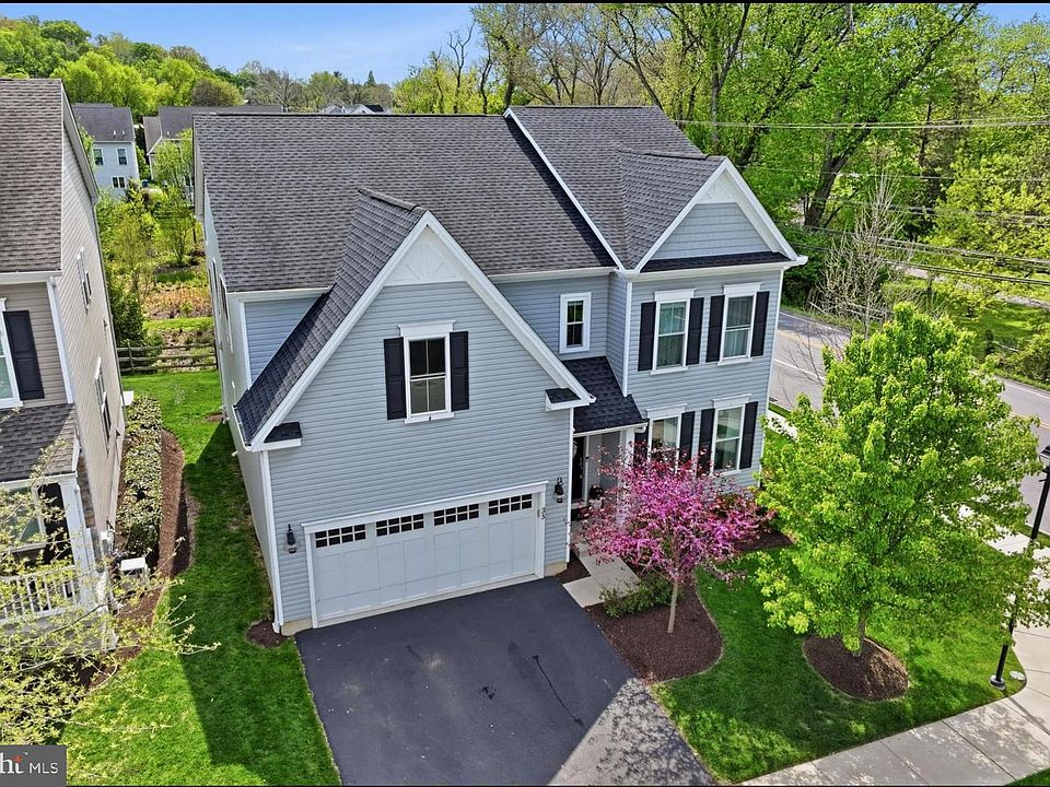 1st image of 35 Dickinson Ln