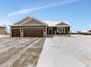 100 Casa Ave, Avon, MN 56310