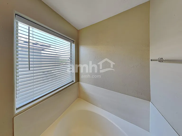 8409 S 50th Ln — Photo 13