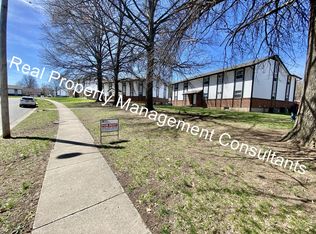 2201 Twin Oaks Dr #1, Harrisonville, MO 64701