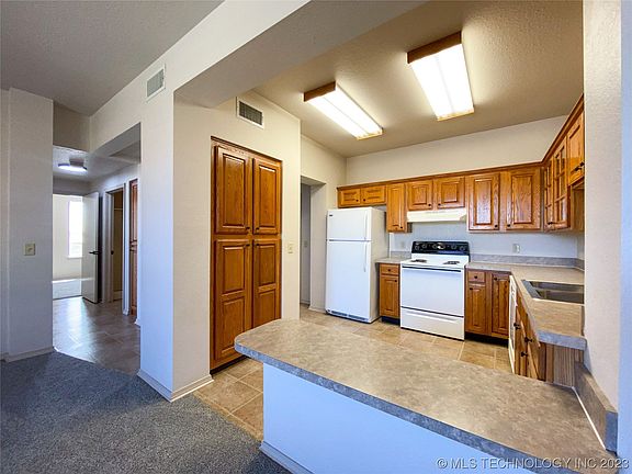 5th image of 301 E Washington Ave #4007
