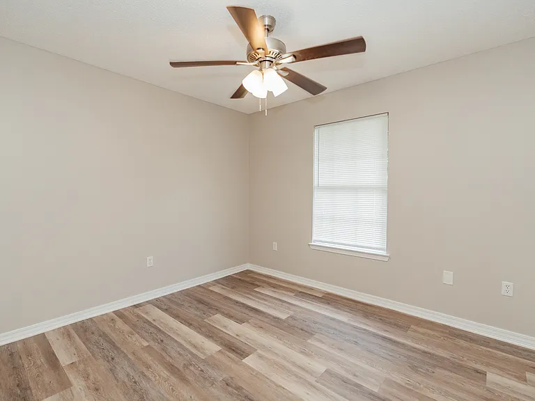 226 Runnymeade Dr — Photo 12