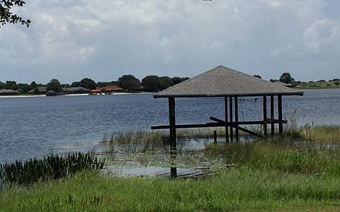 3rd image of 920 Lake Dr E