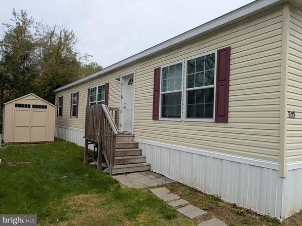 312 Berts Dr, Lothian, MD 20711