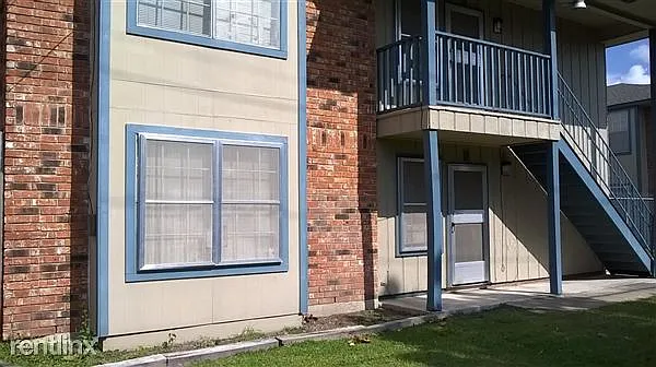 8240 rear exterior