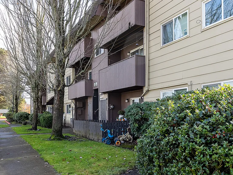 Madera Court Apartments - Troutdale Oregon