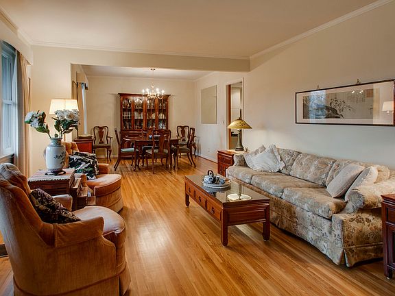 Spacious living room