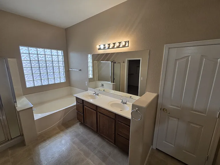 1580 N Racine Ct — Photo 8