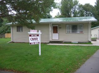 1914 Willow Dr, Grand Forks, ND 58201