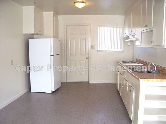 3rd image of 27254 Tyrrell Ave