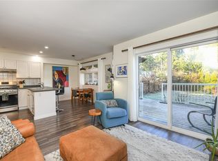 1271 Martin Pl #B, Courtenay, BC V9N 9A2