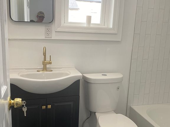 3rd image of 152 Sherman Pl Floor 2