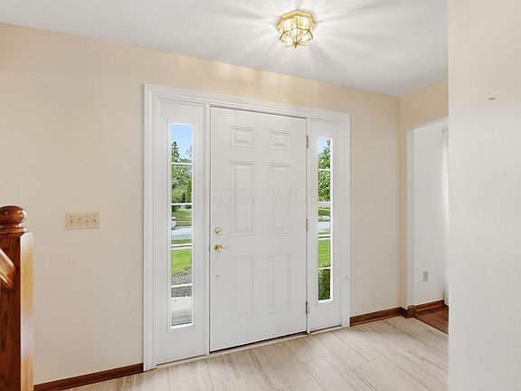 3rd image of 6137 Holywell Dr
