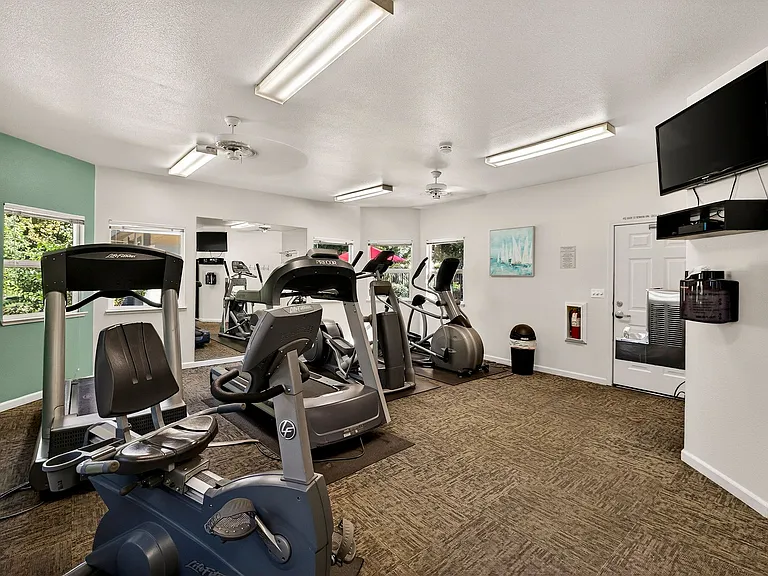 Mission Ranch Apartments — Photo 15