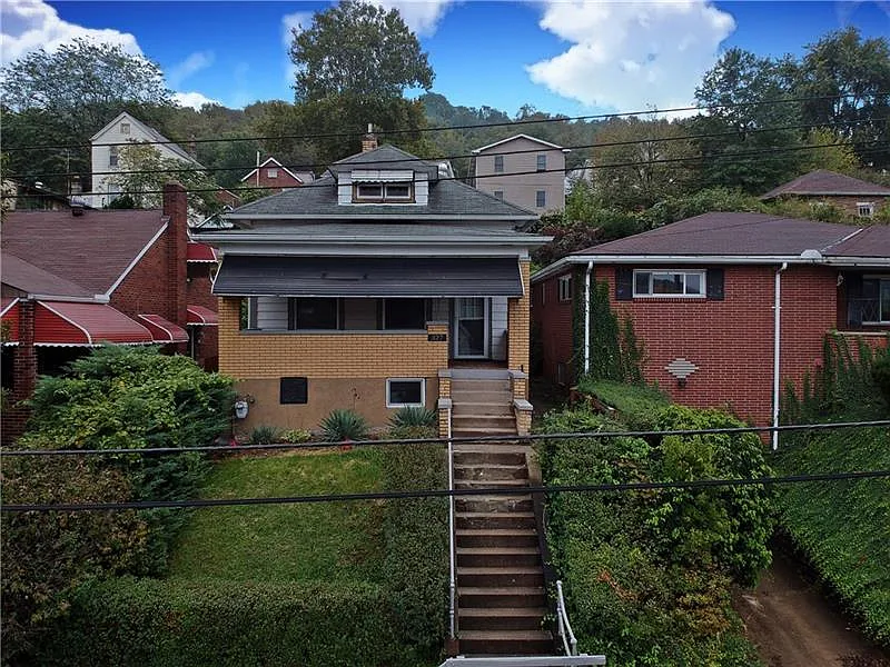 327 Erie Ave photo 1